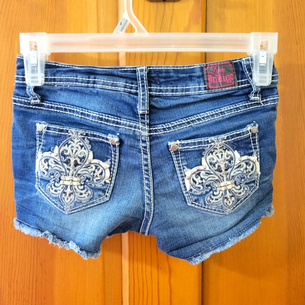 Love Indigo Girls size 8 embroidered studded denim shorts